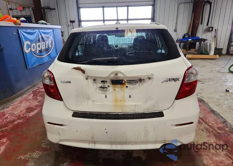 2010 Toyota Corolla Matrix z USA, uszkodzony, nr VIN 2T1KU4EE5AC208682